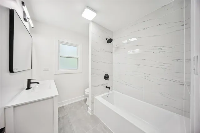 $499,900 | 22W633 Burr Oak Drive, Glen Ellyn, IL 60137