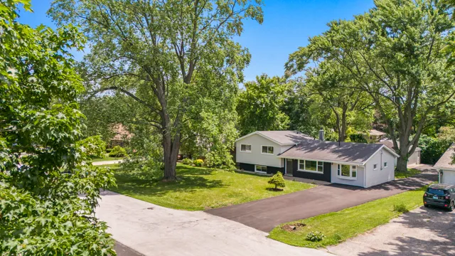 $499,900 | 22W633 Burr Oak Drive, Glen Ellyn, IL 60137