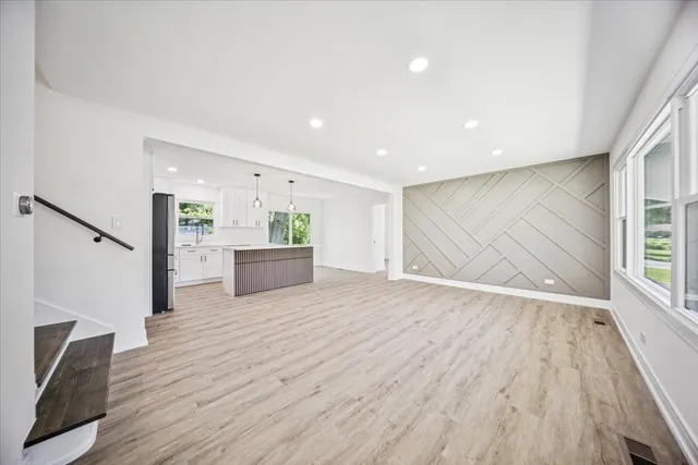 $499,900 | 22W633 Burr Oak Drive, Glen Ellyn, IL 60137