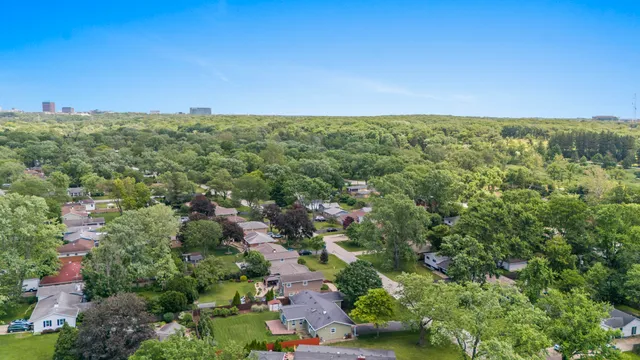 $499,900 | 22W633 Burr Oak Drive, Glen Ellyn, IL 60137