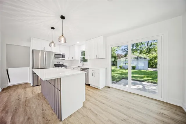 $499,900 | 22W633 Burr Oak Drive, Glen Ellyn, IL 60137