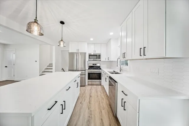 $499,900 | 22W633 Burr Oak Drive, Glen Ellyn, IL 60137