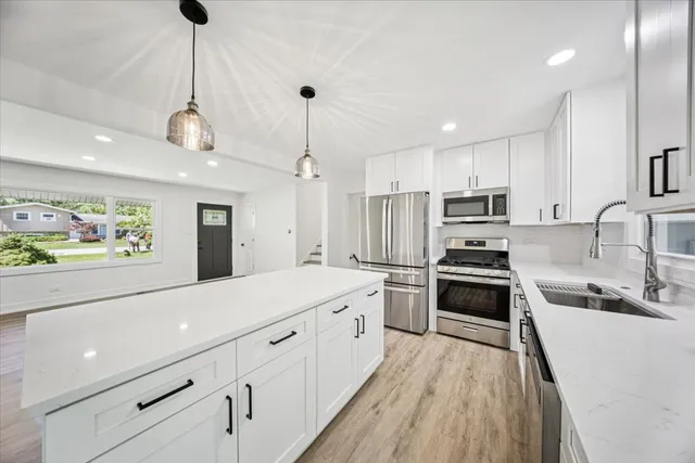 $499,900 | 22W633 Burr Oak Drive, Glen Ellyn, IL 60137