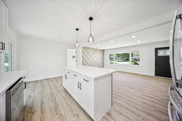 $499,900 | 22W633 Burr Oak Drive, Glen Ellyn, IL 60137