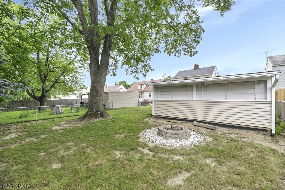 1356 Gordon Road Lyndhurst, OH 44124 - Photo 6 of 28