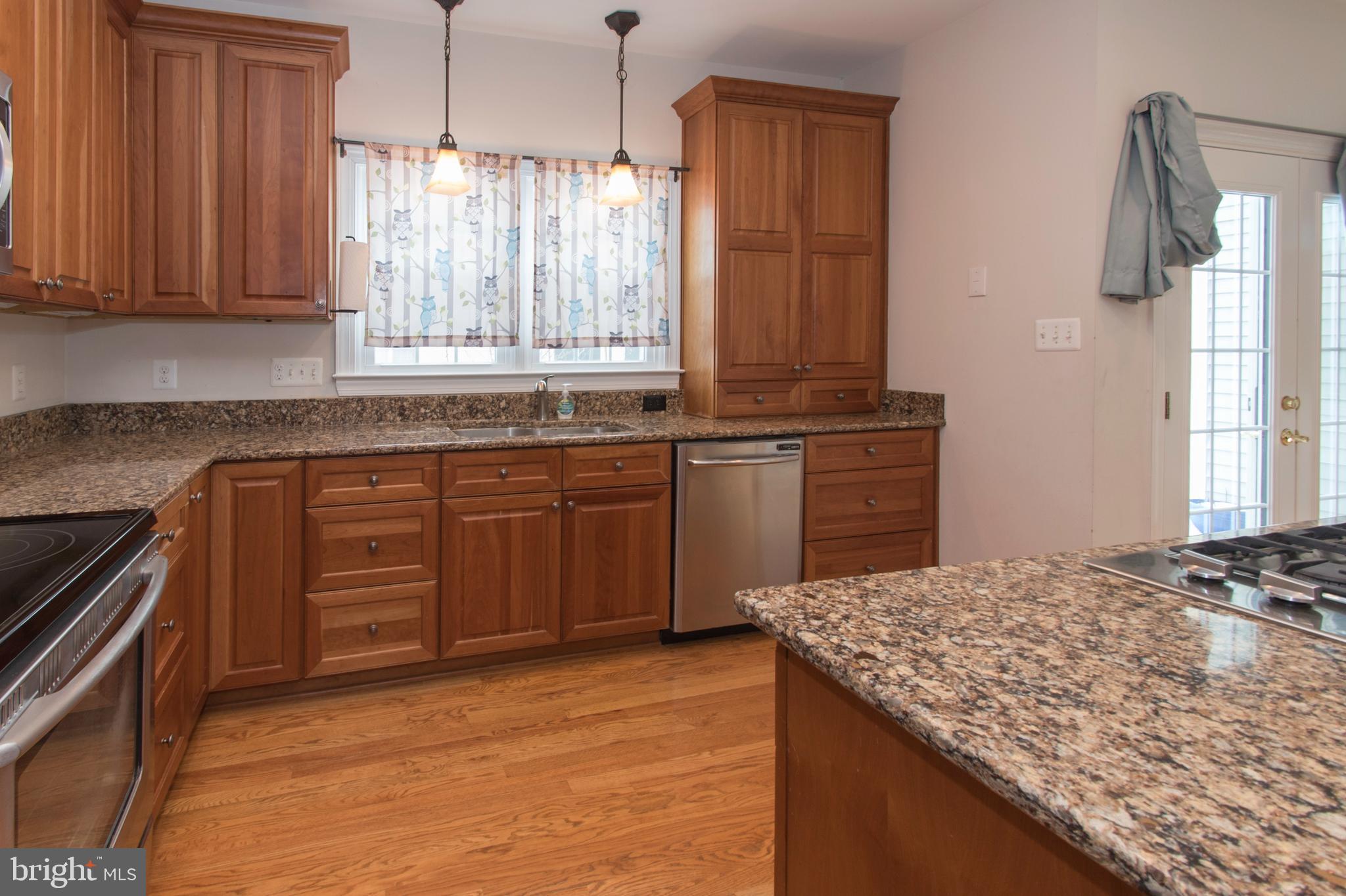 10817 Maplecrest Lane Potomac, MD 20854 - Photo 13 of 62