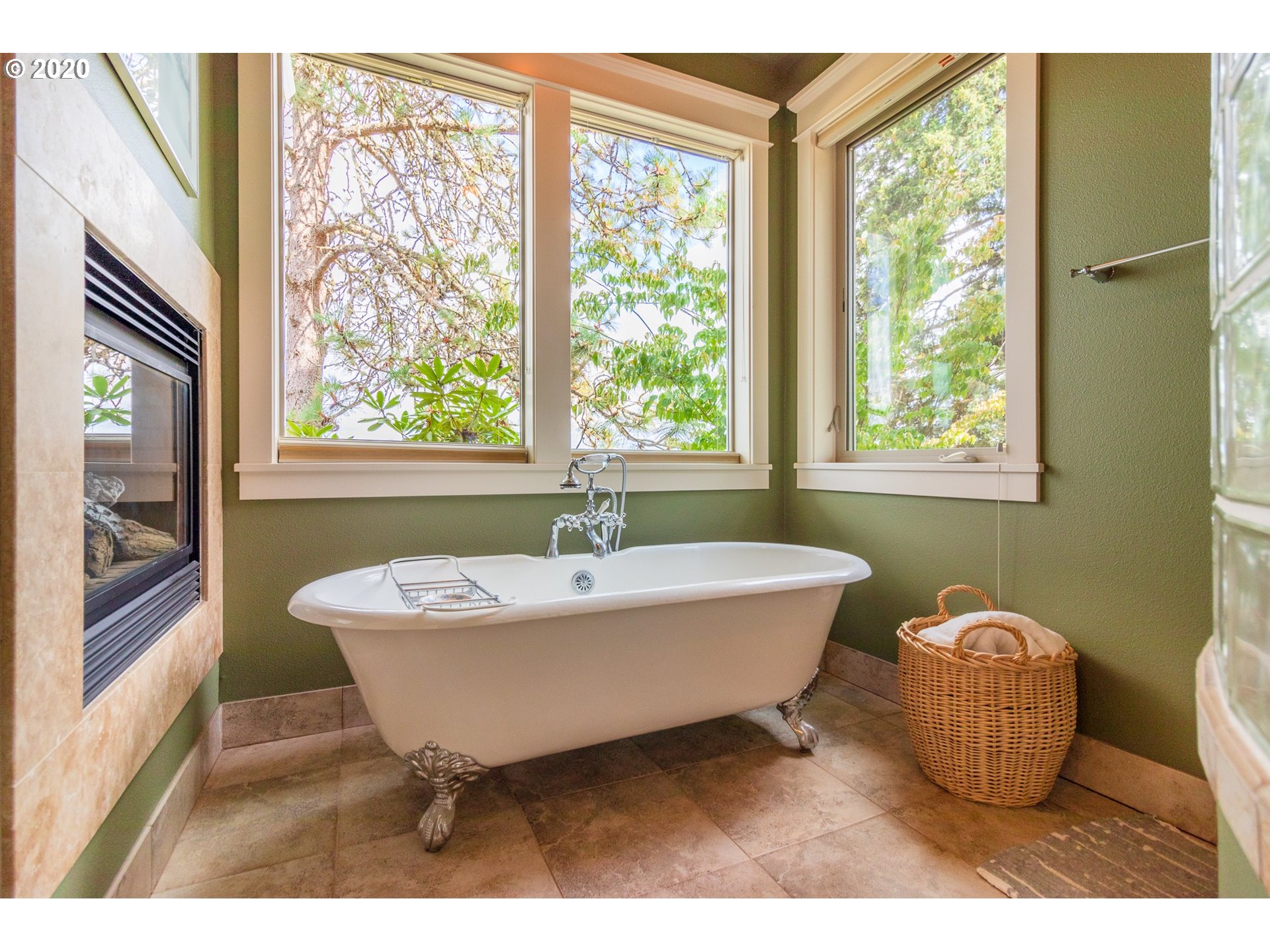 17420 Southwest Parrett Mountain Road Sherwood, OR 97140 - Photo 18 of 32 a bath room with a window and a couch