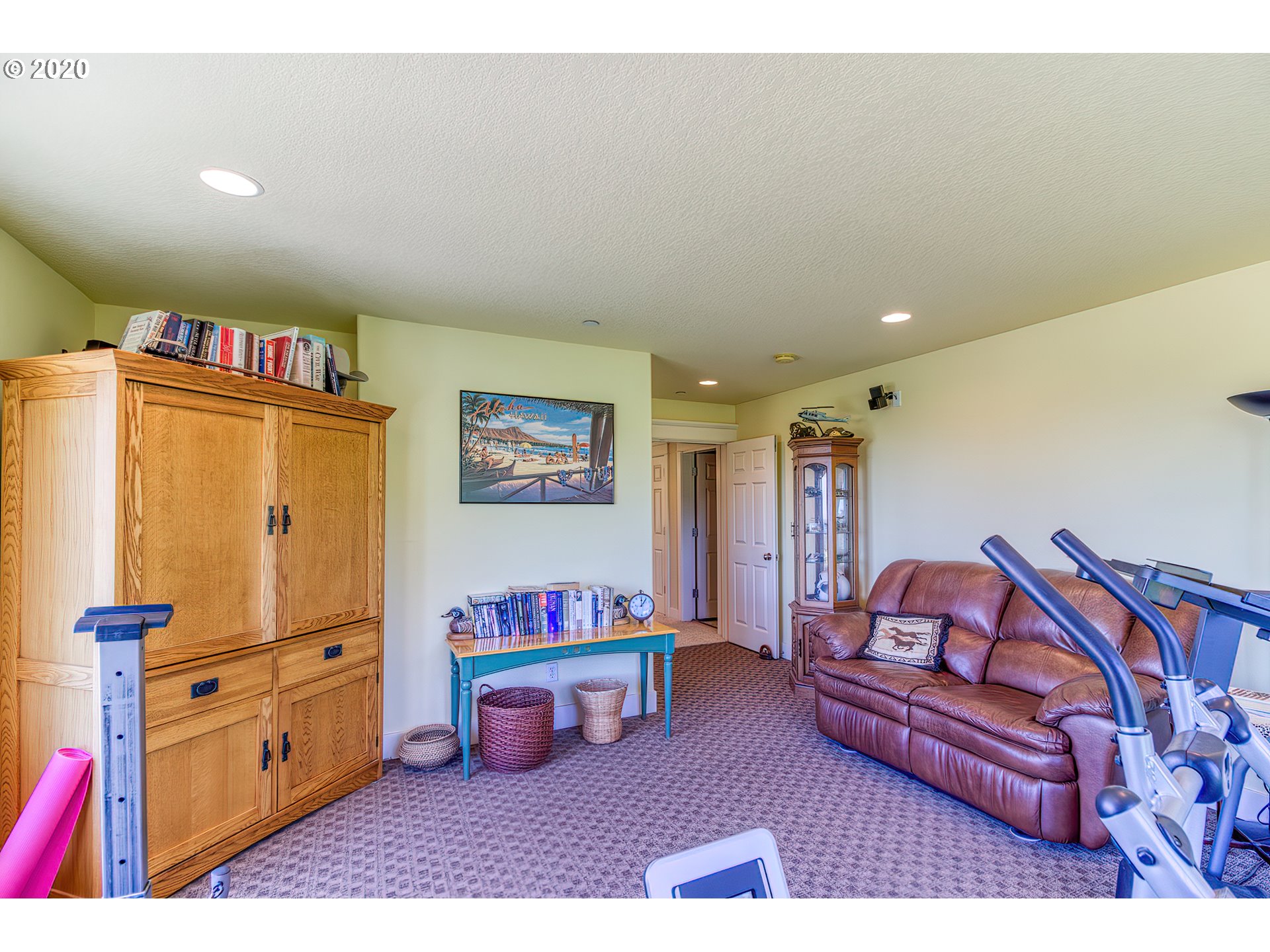 17420 Southwest Parrett Mountain Road Sherwood, OR 97140 - Photo 23 of 32 a living room with furniture and a flat screen tv