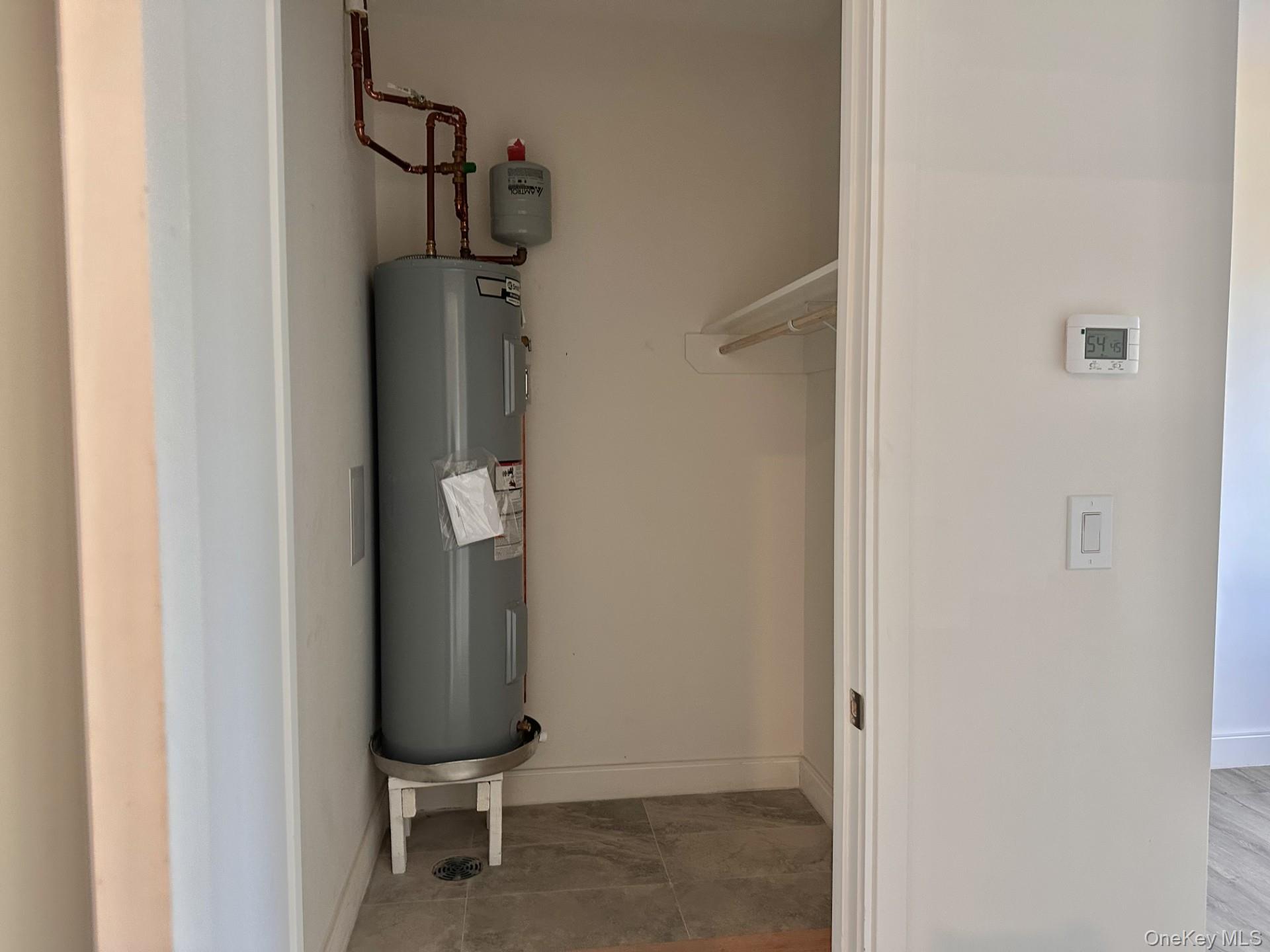 362 West Merrick Road, Unit 107 Valley Stream, NY 11580 - Photo 4 of 7 Utilities featuring electric water heater