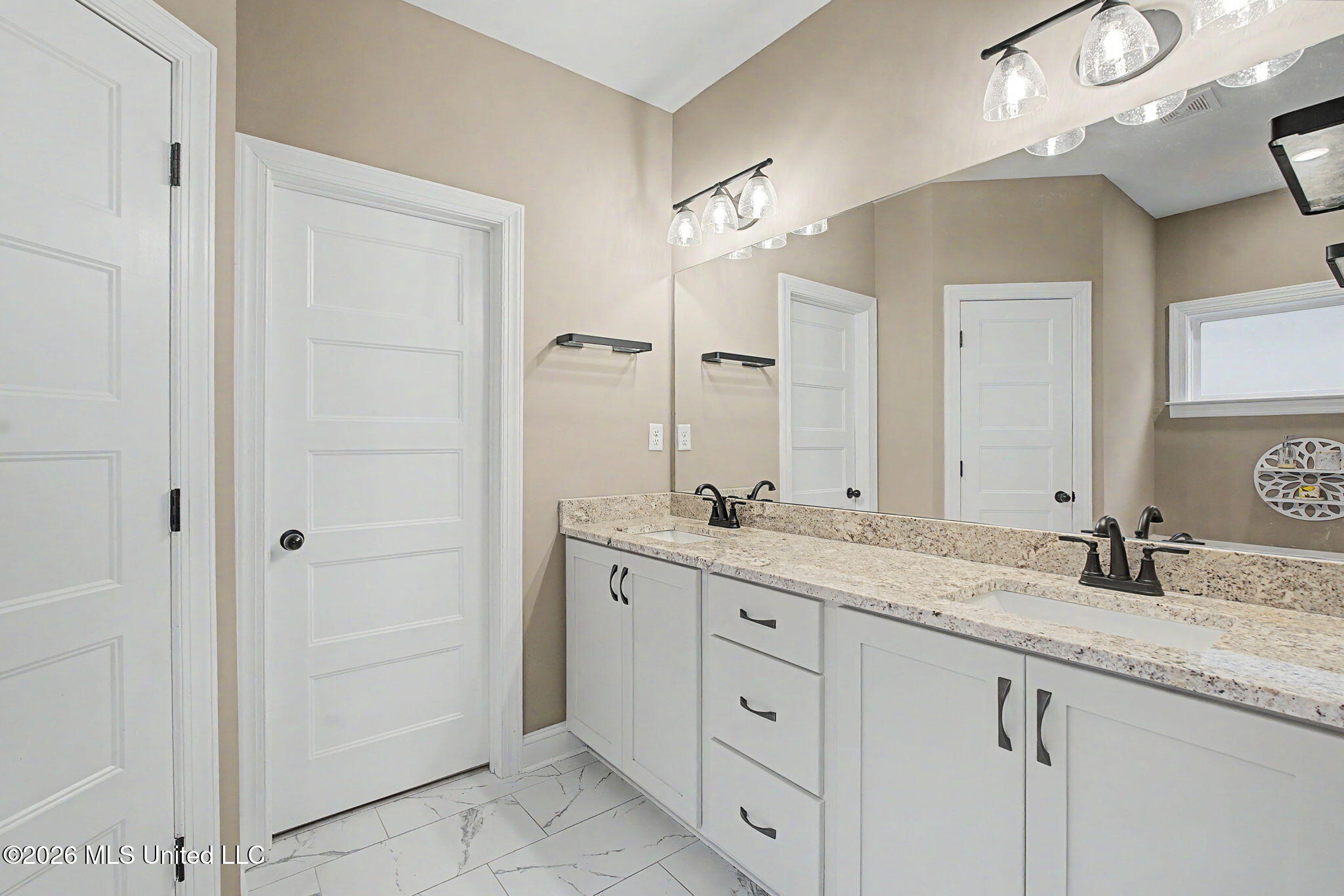 1614 Fall Gdn Drive Hernando, MS 38632 - Photo 28 of 56 Granite Counters