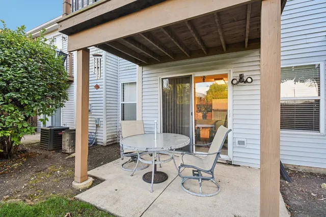 $220,000 | 20862 West Torrey Pines Lane, Unit 1B, Plainfield, IL 60544