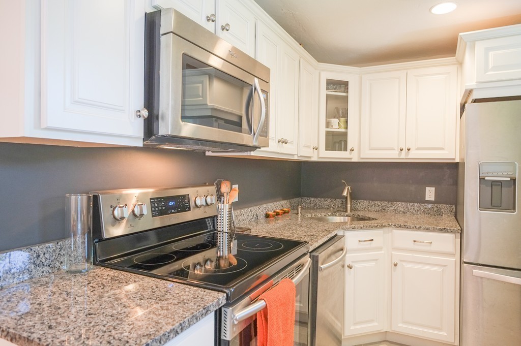 31 Sycamore Road Wayland, MA 01778 - Photo 4 of 21