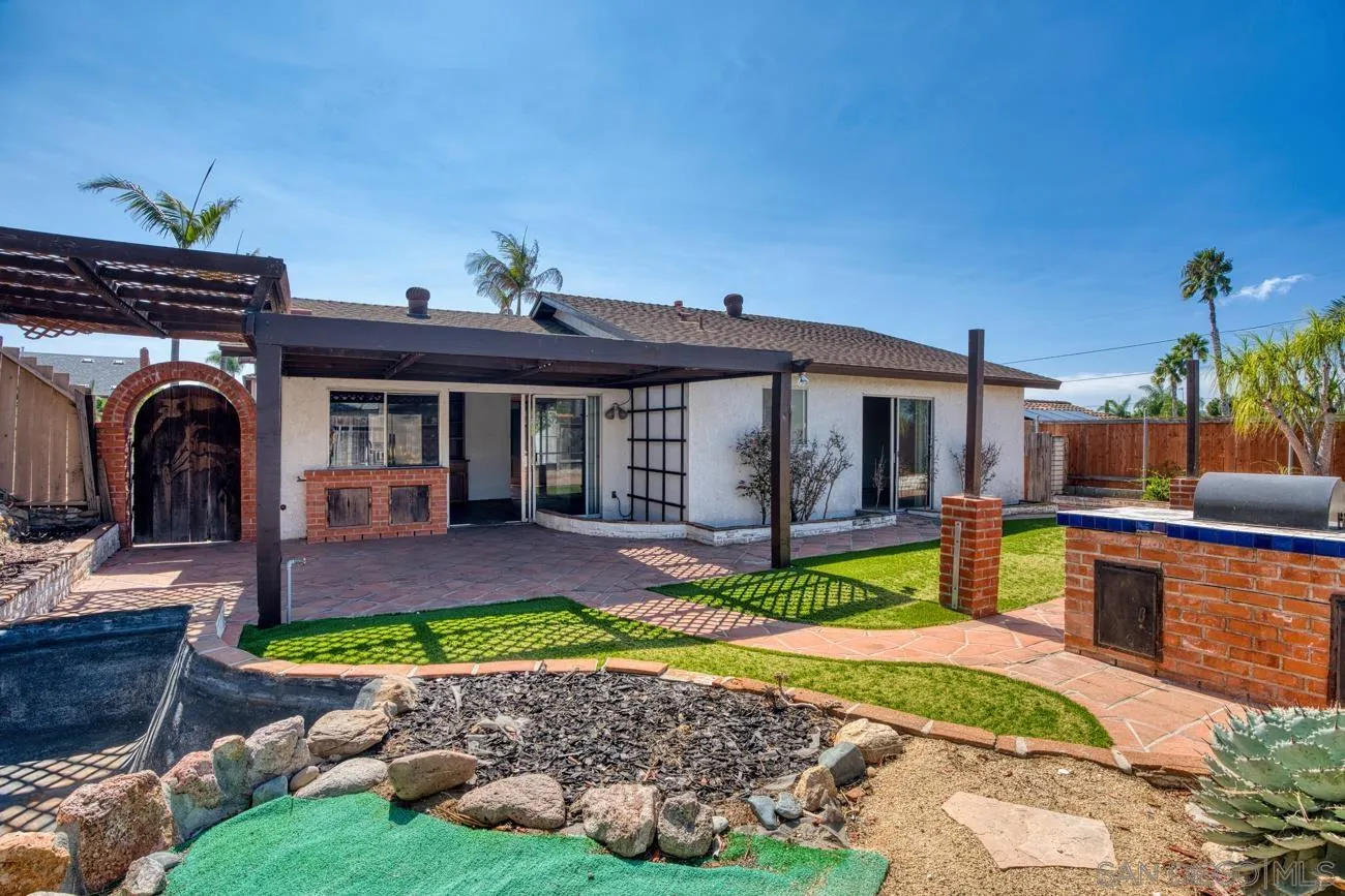 1718 Greentree Road Encinitas, CA 92024 - Photo 3 of 21