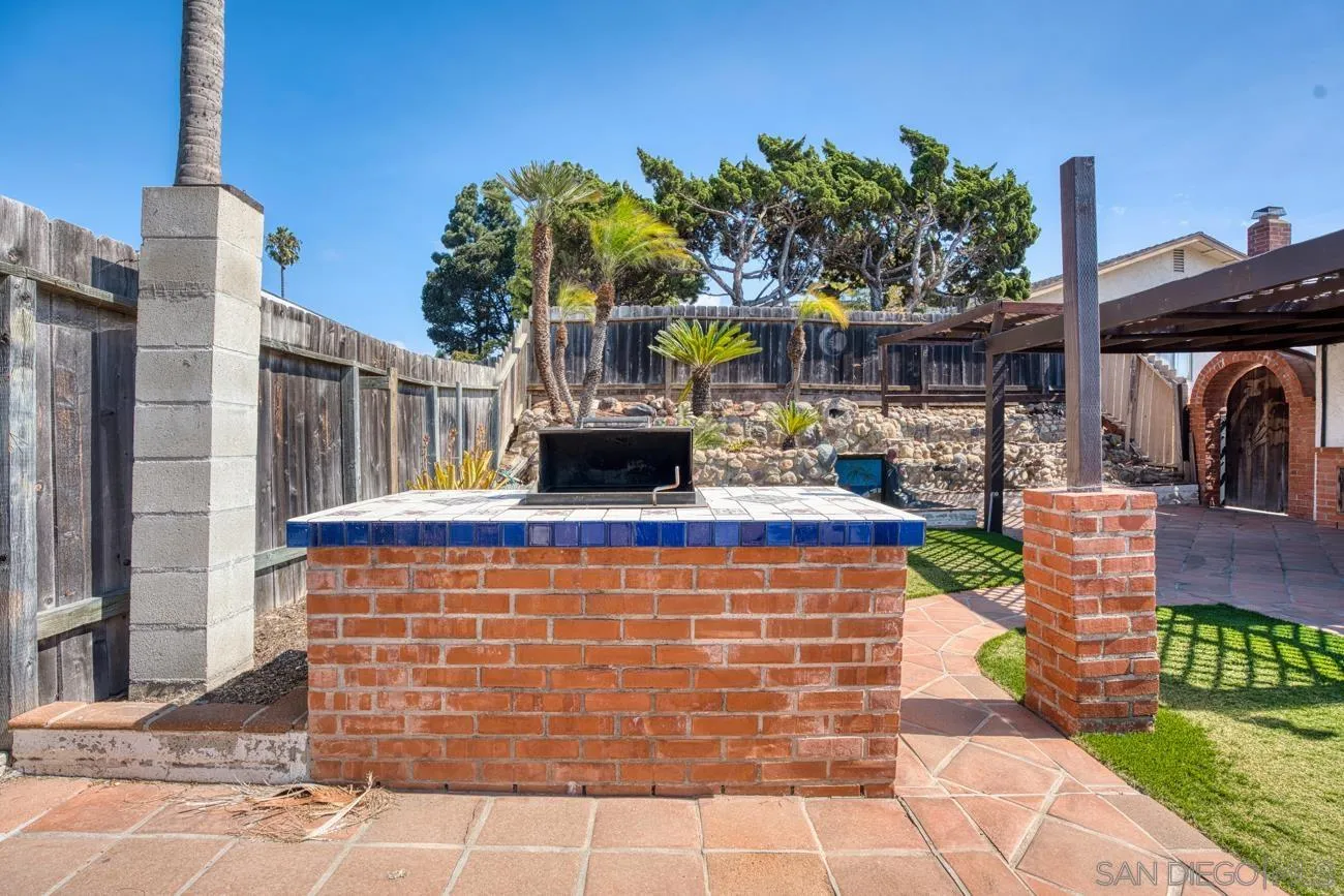 1718 Greentree Road Encinitas, CA 92024 - Photo 5 of 21