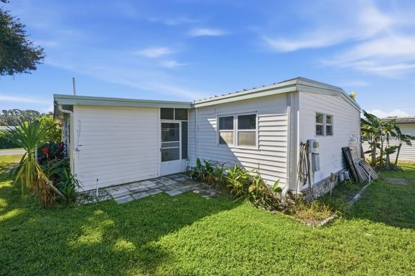 101 Mango Cove Leesburg, FL 34748 - Photo 28 of 28 a front view of house with a garden