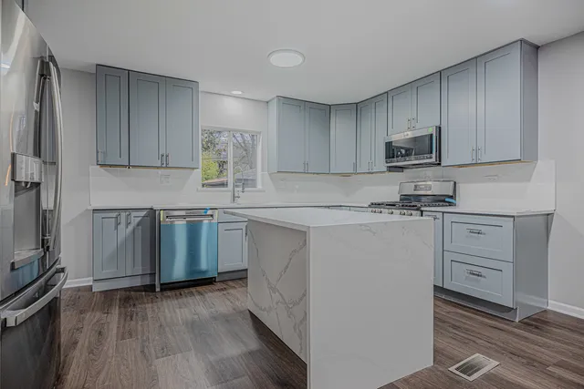 $349,900 | 9N621 Flora Drive, Elgin, IL 60123