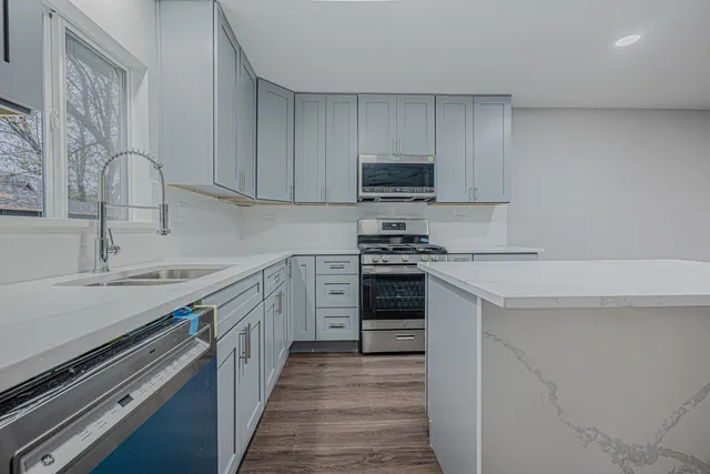 $349,900 | 9N621 Flora Drive, Elgin, IL 60123