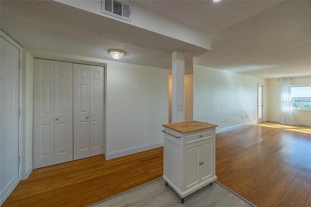 4775 Cove Circle, Unit 1002 St. Petersburg, FL 33708 - Photo 15 of 34