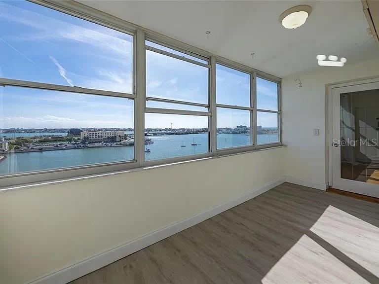 4775 Cove Circle, Unit 1002 St. Petersburg, FL 33708 - Photo 4 of 34