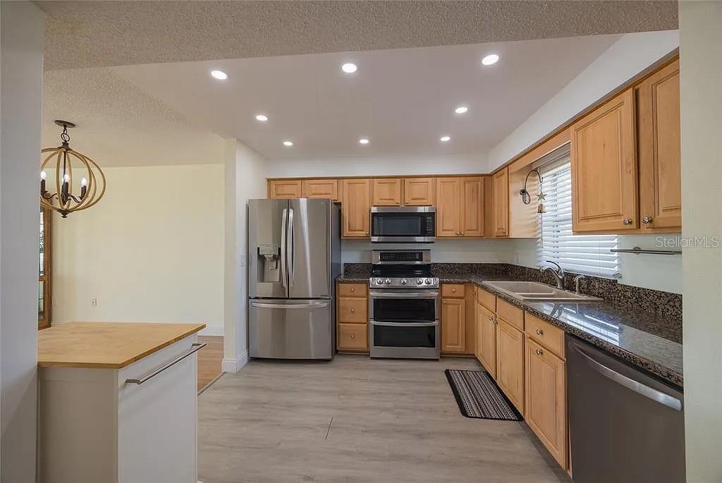 4775 Cove Circle, Unit 1002 St. Petersburg, FL 33708 - Photo 5 of 34