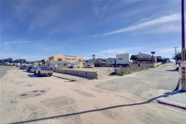 a view of a living room and kitchen