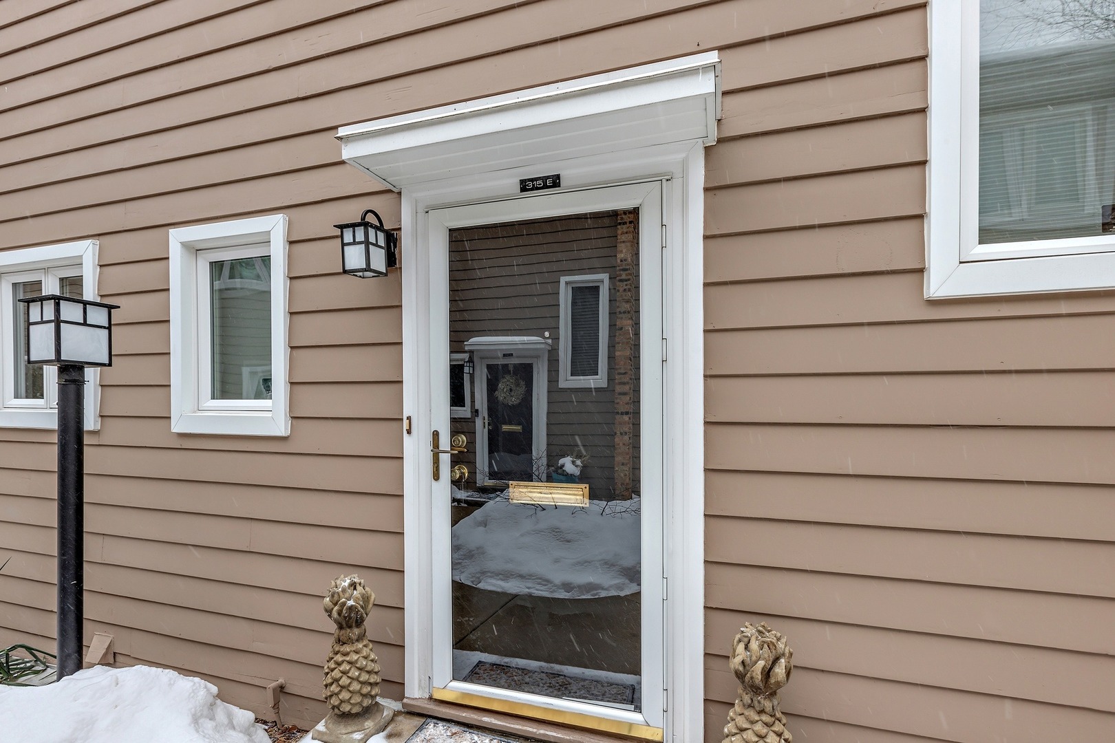 315 Hawthorn Avenue, Unit E Glencoe, IL 60022 - Photo 2 of 20