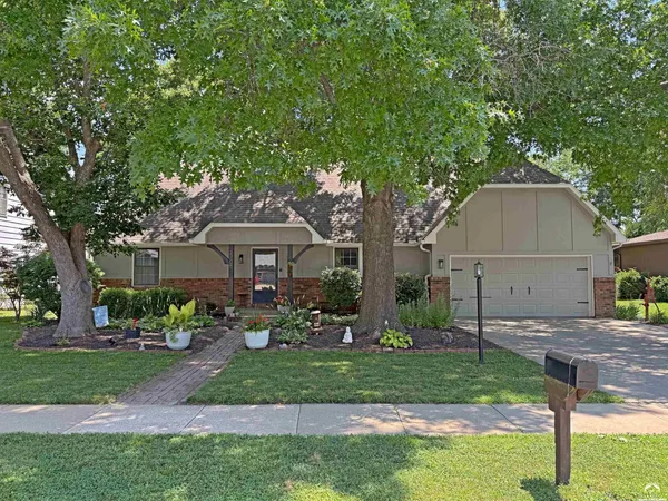 $415,000 | 2708 Lockridge Drive, Lawrence, KS 66047