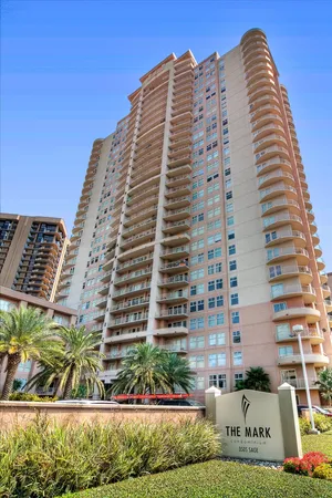 $184,800 | 3505 Sage Road, Unit 1104, Houston, TX 77056
