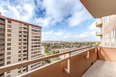 $180,000 | 3505 Sage Road, Unit 1104, Houston, TX 77056