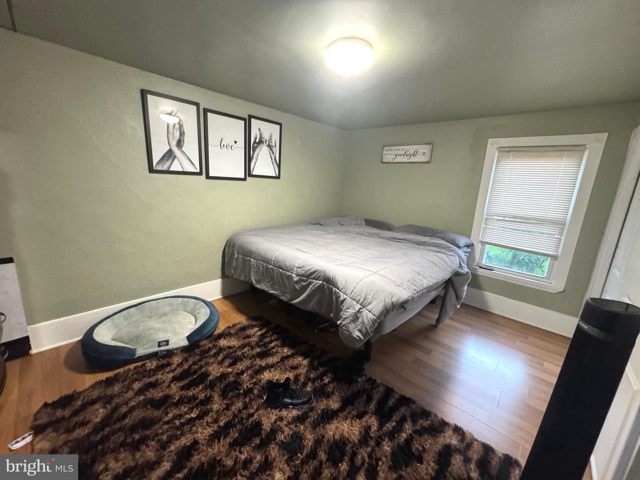 279-281 Arch Street Palmyra, NJ 08065 - Photo 27 of 29 a spacious bedroom with a bed and a window