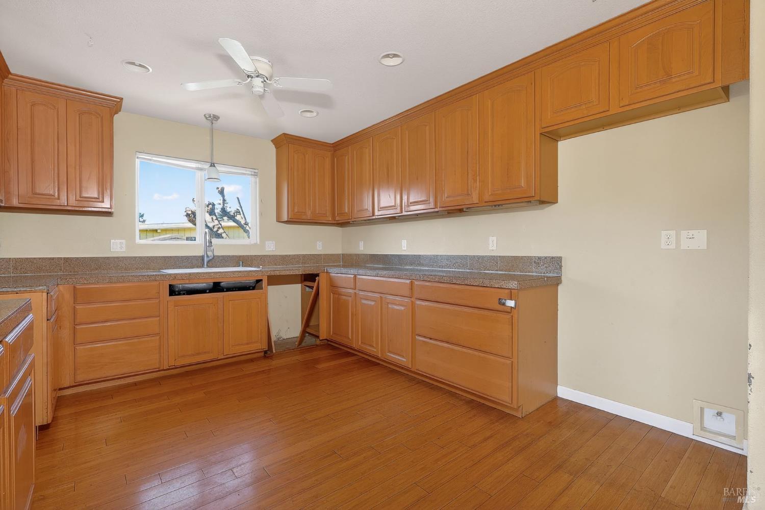 4313 Hoen Avenue Santa Rosa, CA 95405 - Photo 11 of 29