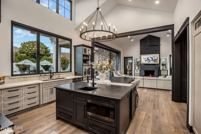 $4,387,000 | 5712 East Calle Camelia, Phoenix, AZ 85018