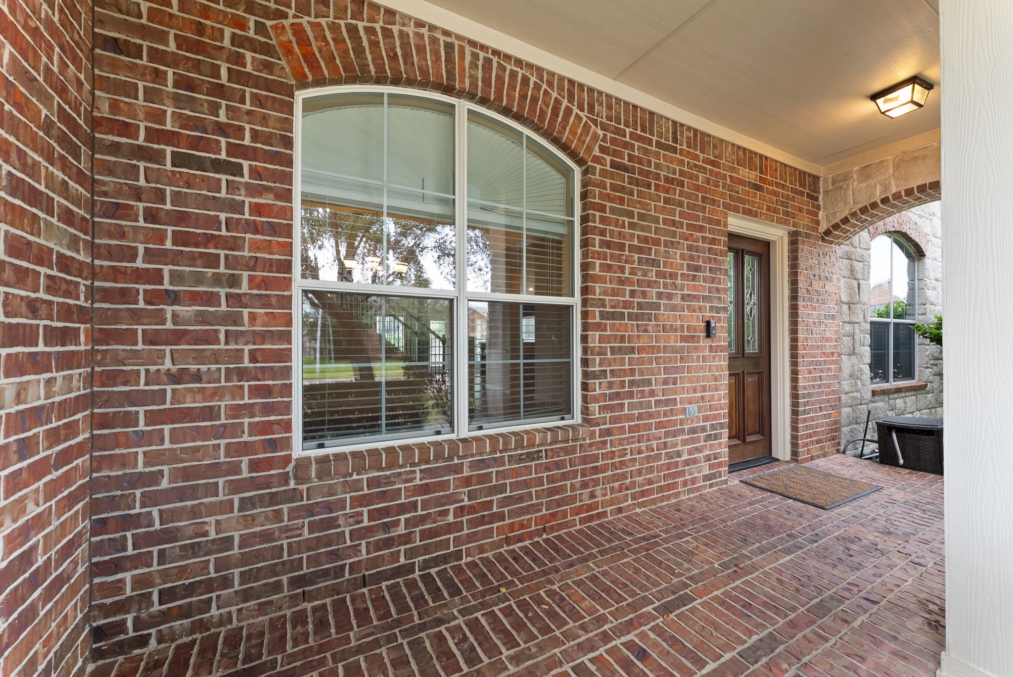 19415 Sorrell Ridge Drive Spring, TX 77388 - Photo 4 of 44 Plenty of space to sit and enjoy a cup of coffee or welcome the trick-or-treaters.