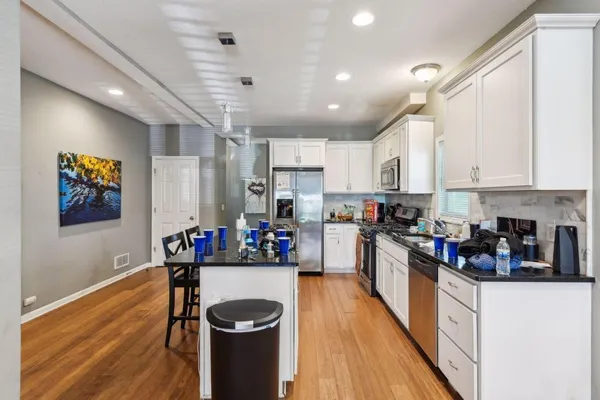 $3,150 | 3023 Dupont Avenue South, Unit 1, Minneapolis, MN 55408