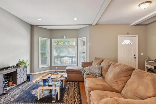 $3,150 | 3023 Dupont Avenue South, Unit 1, Minneapolis, MN 55408