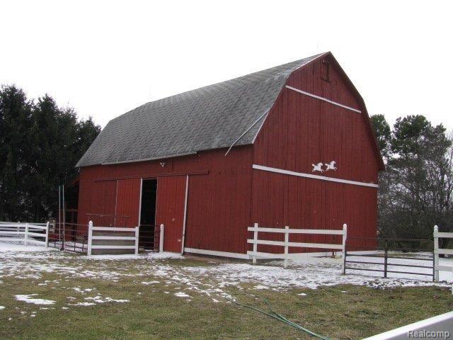 20690 29 Mile Road Ray, MI 48096 - Photo 18 of 25 Large Barn.JPG