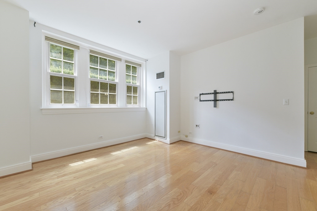 534 Beacon Street, Unit 103 Boston, MA 02215 - Photo 11 of 12 an empty room with a empty space and windows