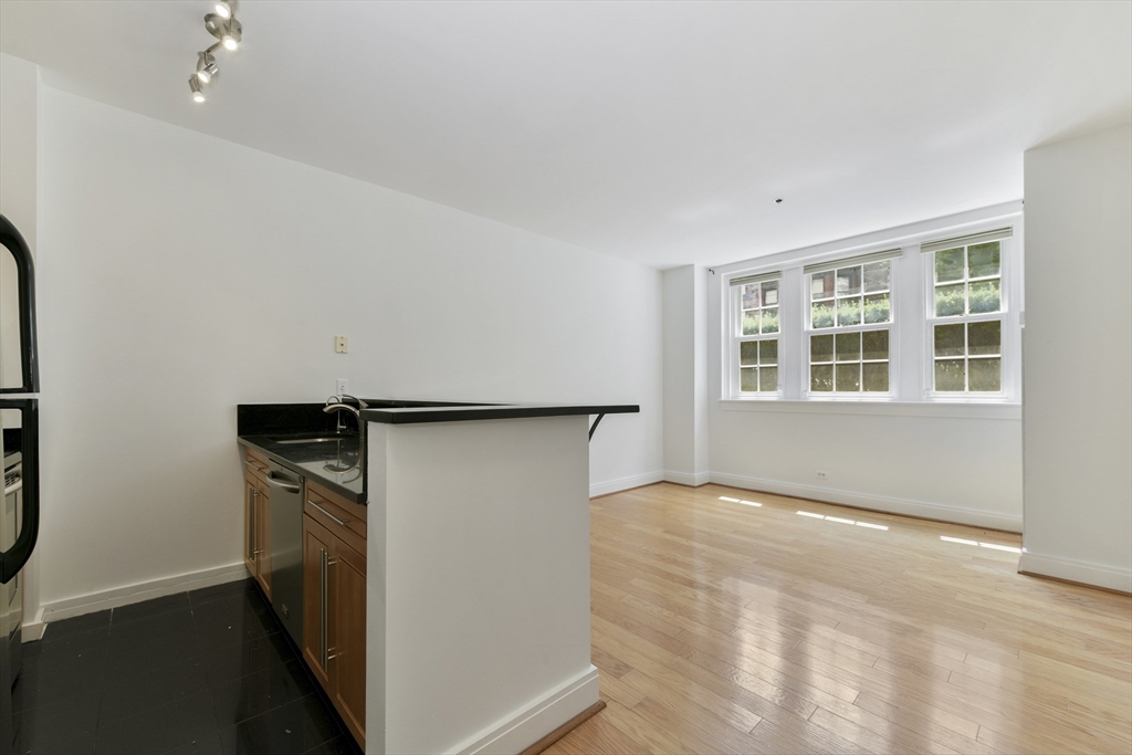 534 Beacon Street, Unit 103 Boston, MA 02215 - Photo 5 of 12 an empty room with windows