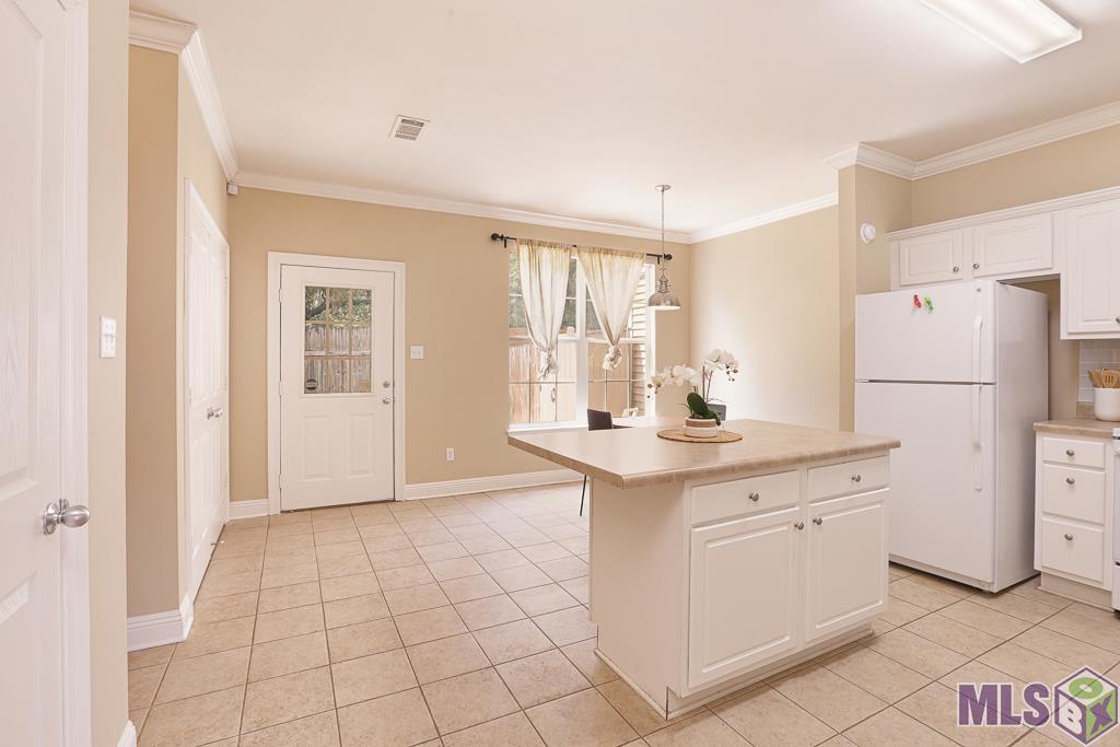 5162 Arlington Court Baton Rouge, LA 70820 - Photo 14 of 29 Kitchen