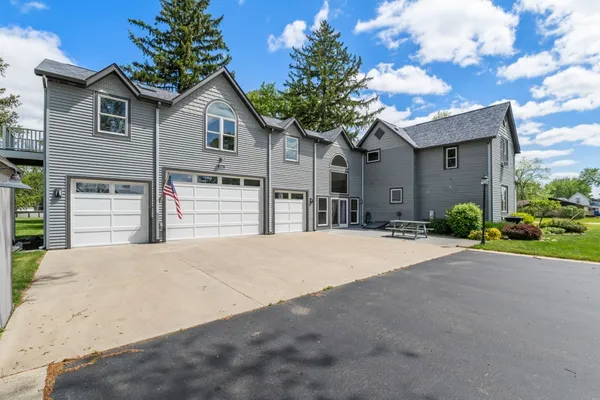 $549,999 | 204 Freemont Street, Durand, IL 61024
