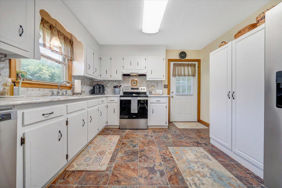 8052 Goodview Road Goodview, VA 24095 - Photo 11 of 54 11-MIB04129