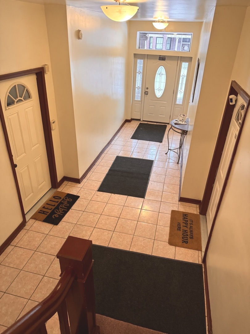 4615 South Michigan Avenue, Unit 2S Chicago, IL 60653 - Photo 2 of 26 a view of an entryway