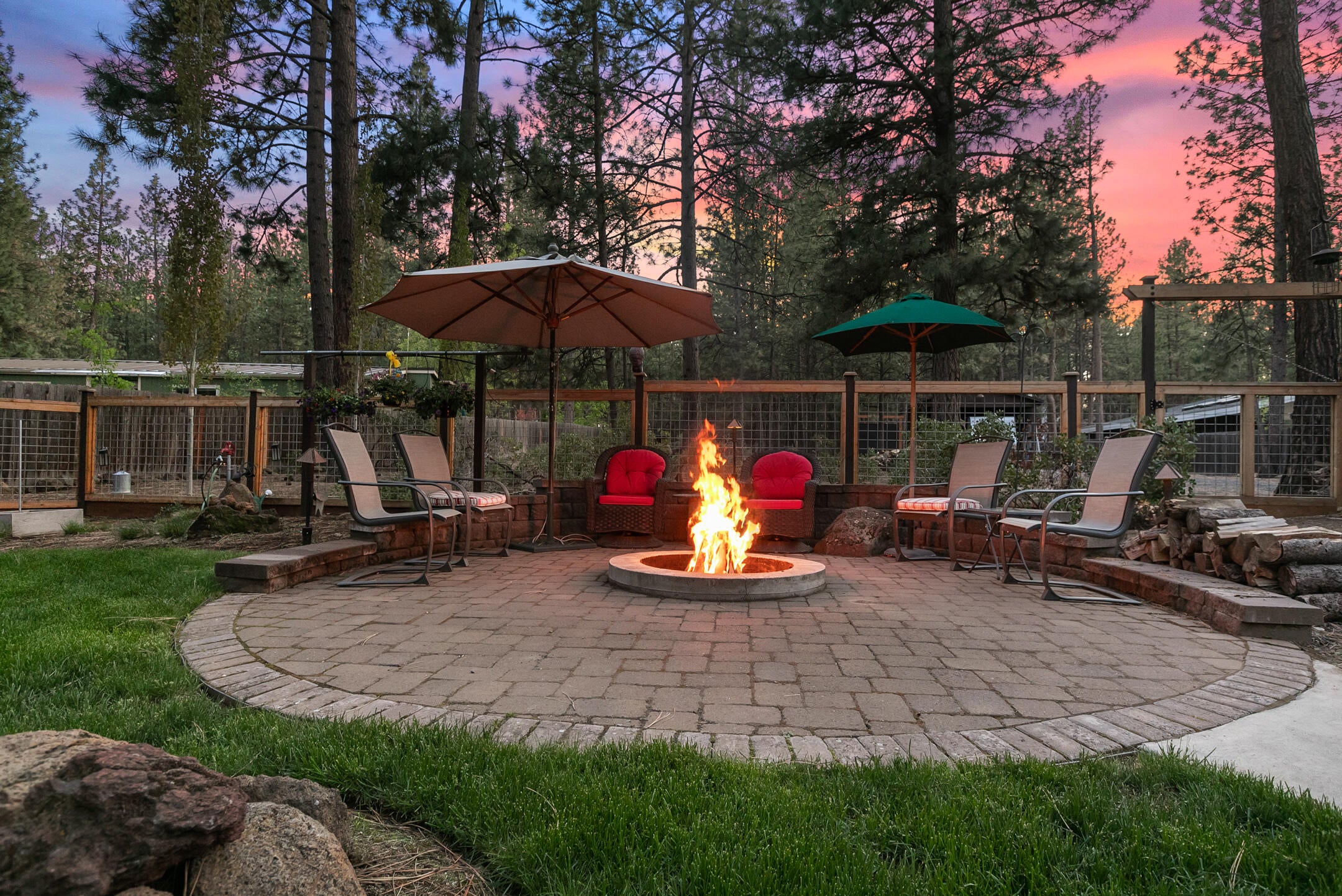 19175 Kiowa Road Bend, OR 97702 - Photo 39 of 44 So inviting!