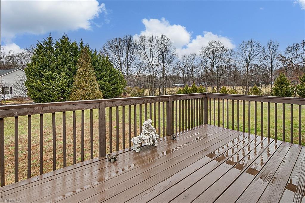 514 Honeysuckle Ridge Asheboro, NC 27205 - Photo 17 of 21