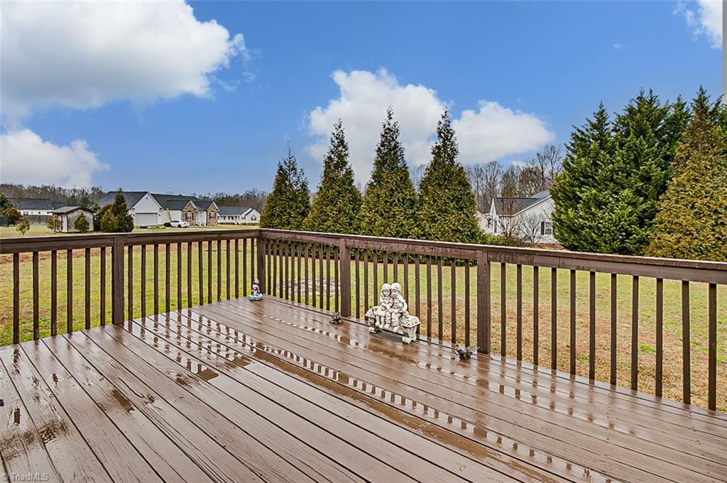 514 Honeysuckle Ridge Asheboro, NC 27205 - Photo 18 of 21