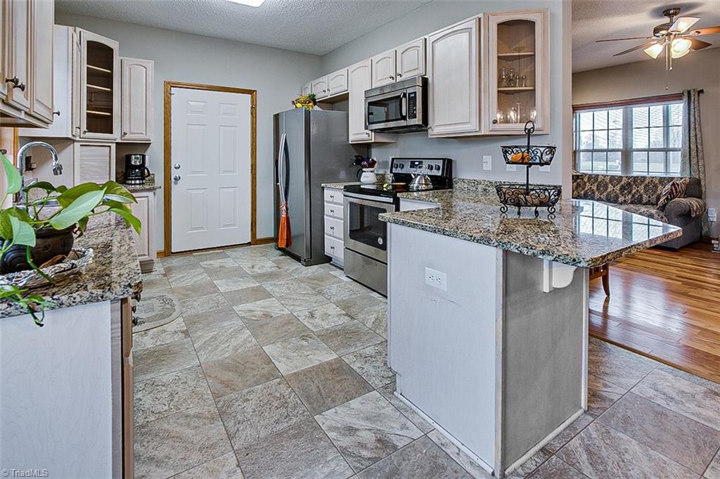 514 Honeysuckle Ridge Asheboro, NC 27205 - Photo 6 of 21