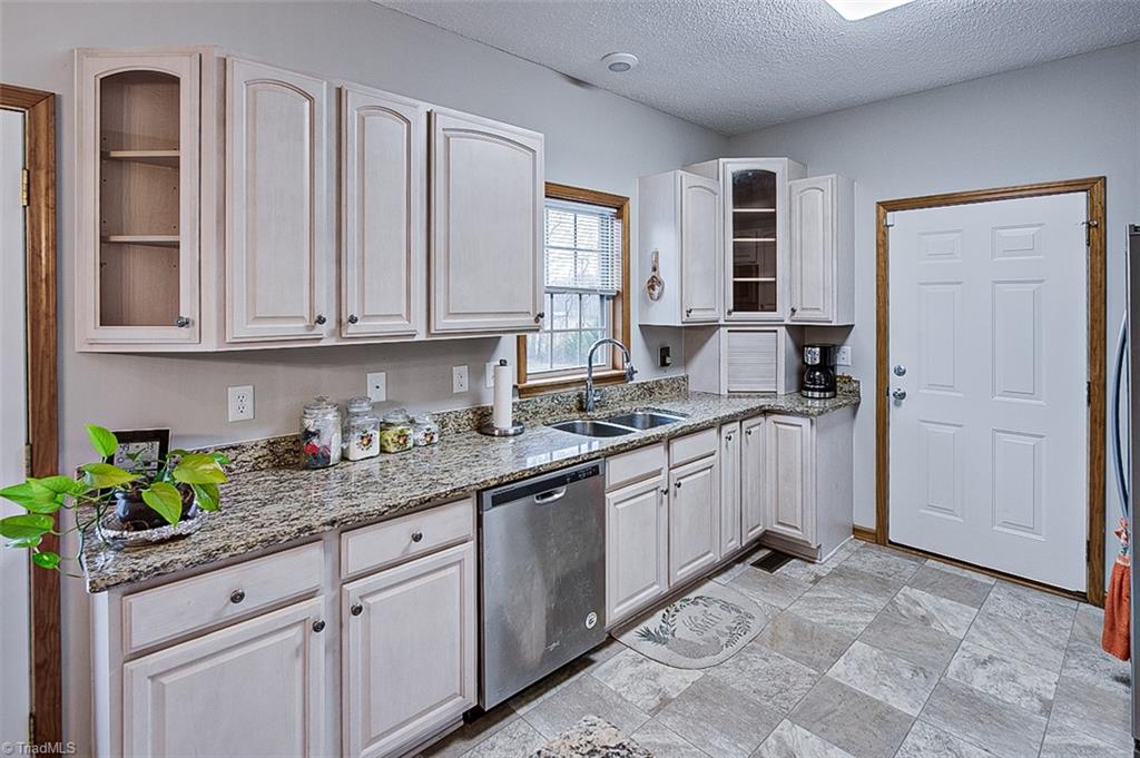 514 Honeysuckle Ridge Asheboro, NC 27205 - Photo 7 of 21