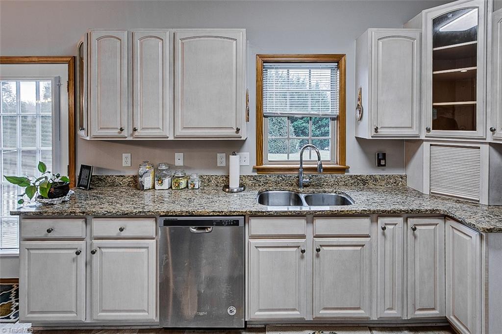 514 Honeysuckle Ridge Asheboro, NC 27205 - Photo 9 of 21