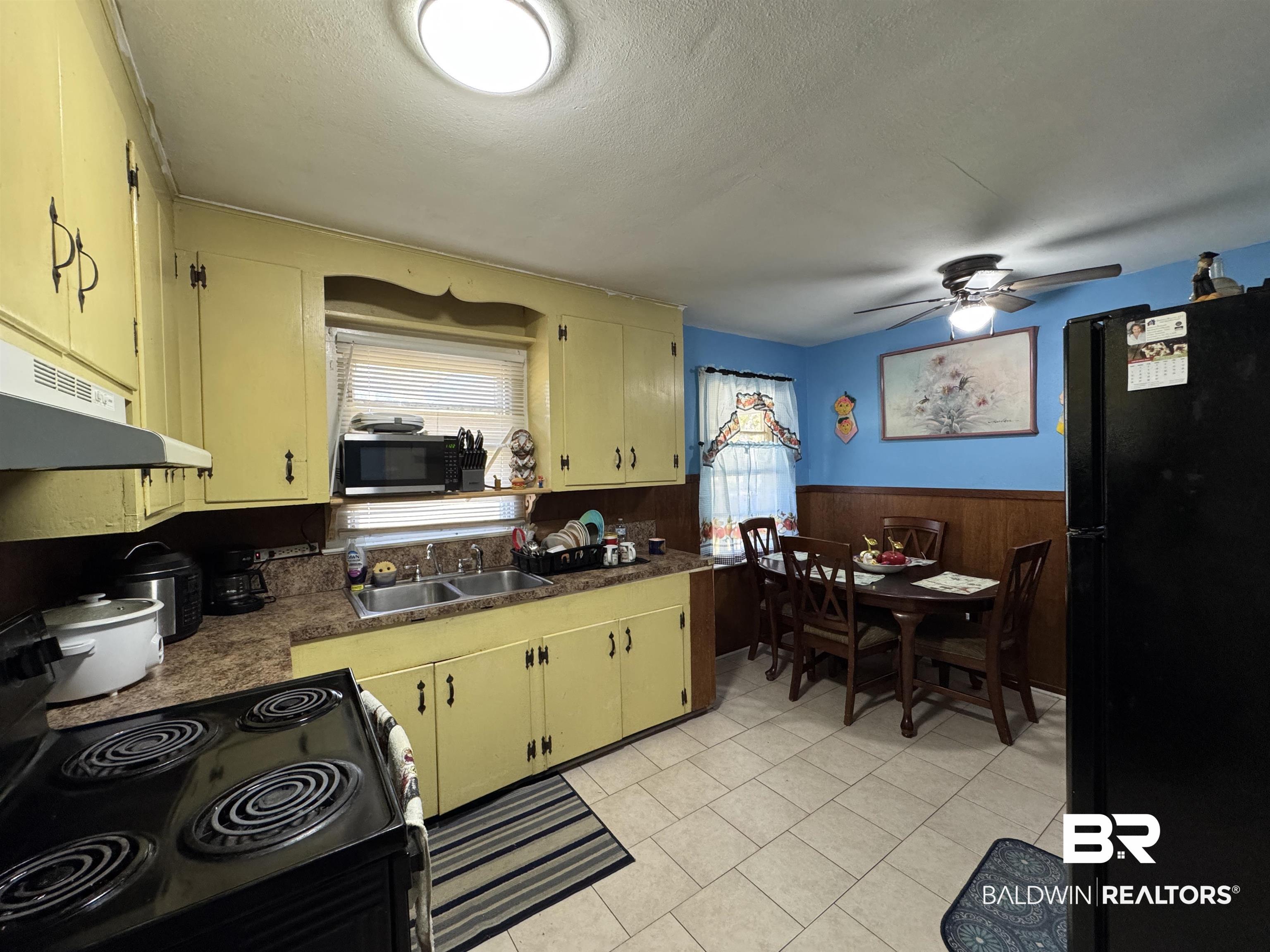 105 11th Avenue Mobile, AL 36611 - Photo 6 of 12 Kitchen