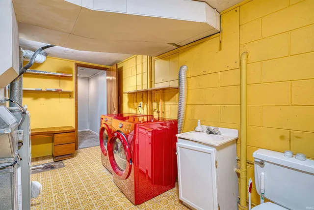 $299,500 | 301 Springhaven Drive, Evansville, IN 47710